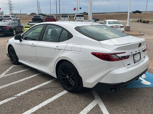 Used 2026 Toyota Camry SE image 5