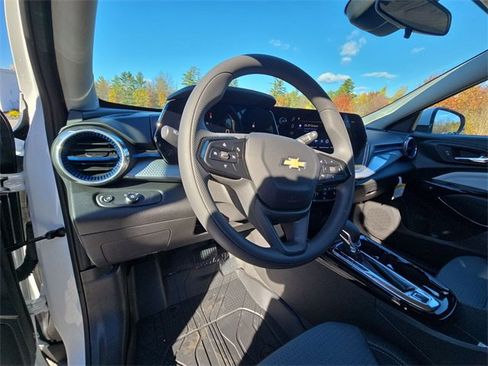 New 2026 Chevrolet Trax LT image 10