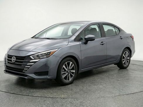 Used 2025 Nissan Versa SV image 3