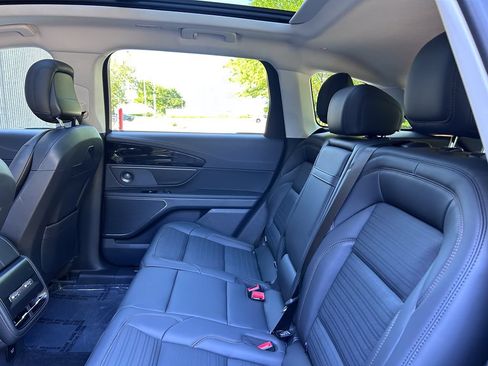 Used 2026 Lincoln Nautilus Reserve w/ Jet Appearance Package AWD/4WD image 11