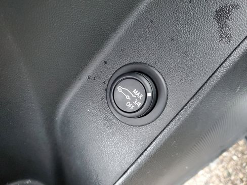 Used 2023 Chevrolet Equinox LT image 29