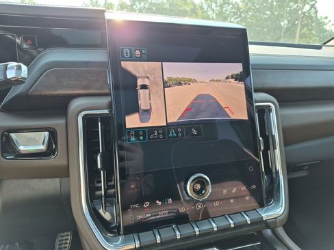 Certified 2025 GMC Yukon Denali Ultimate AWD/4WD image 15