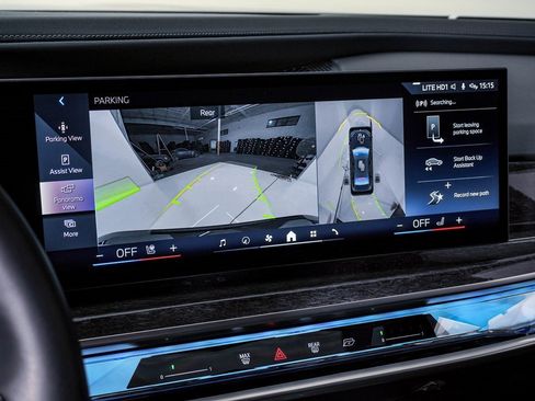 Used 2025 BMW 740i xDrive image 25