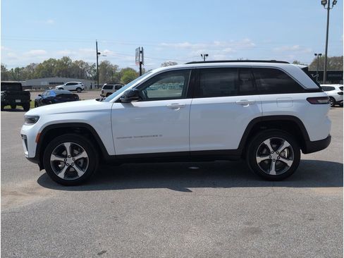 New 2026 Jeep Grand Cherokee Limited image 2