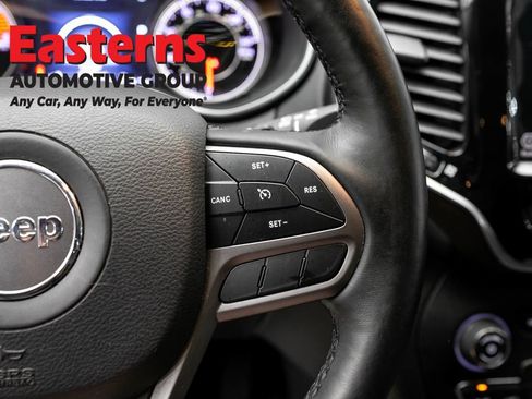 Used 2019 Jeep Cherokee Limited AWD/4WD image 16