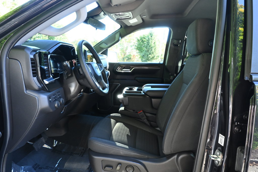 Used 2024 Chevrolet Silverado 1500 RST w/ Z71 Off-Road Package AWD/4WD image 3