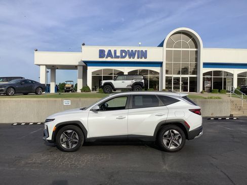 Used 2025 Hyundai Tucson SEL FWD image 4