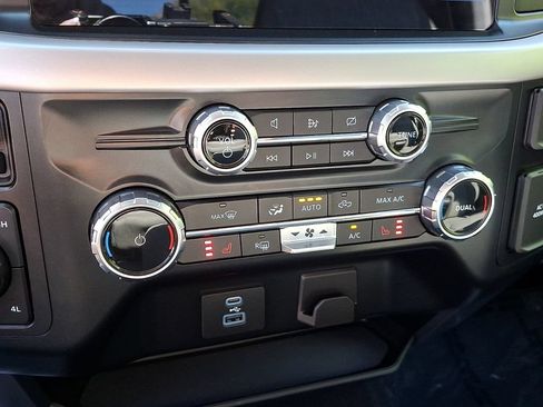 Used 2023 Ford F150 XLT AWD/4WD image 16