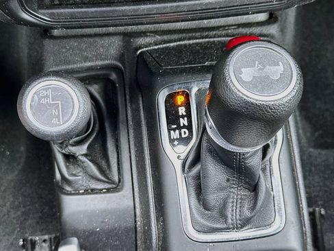 Used 2022 Jeep Wrangler Sport AWD/4WD image 18
