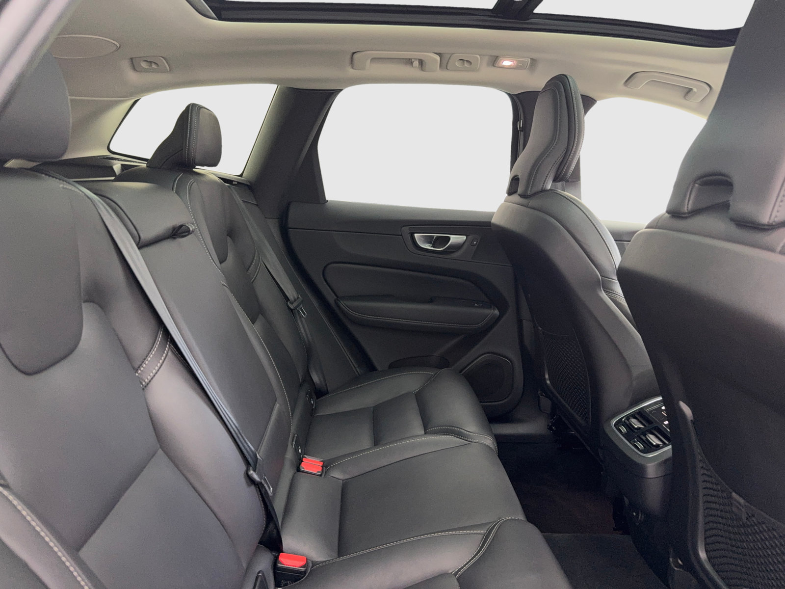 Used 2023 Volvo XC60 B6 Ultimate w/ Protection Package Premier AWD/4WD image 44