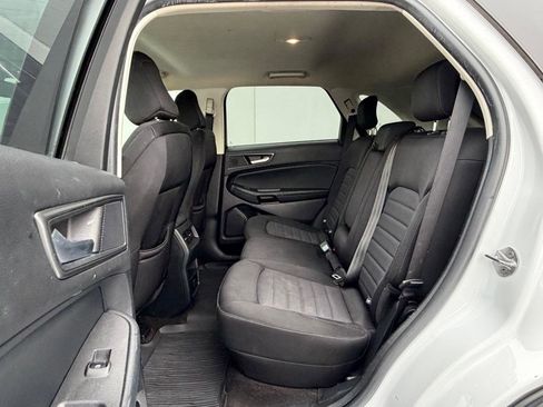 Used 2020 Ford Edge SE image 18
