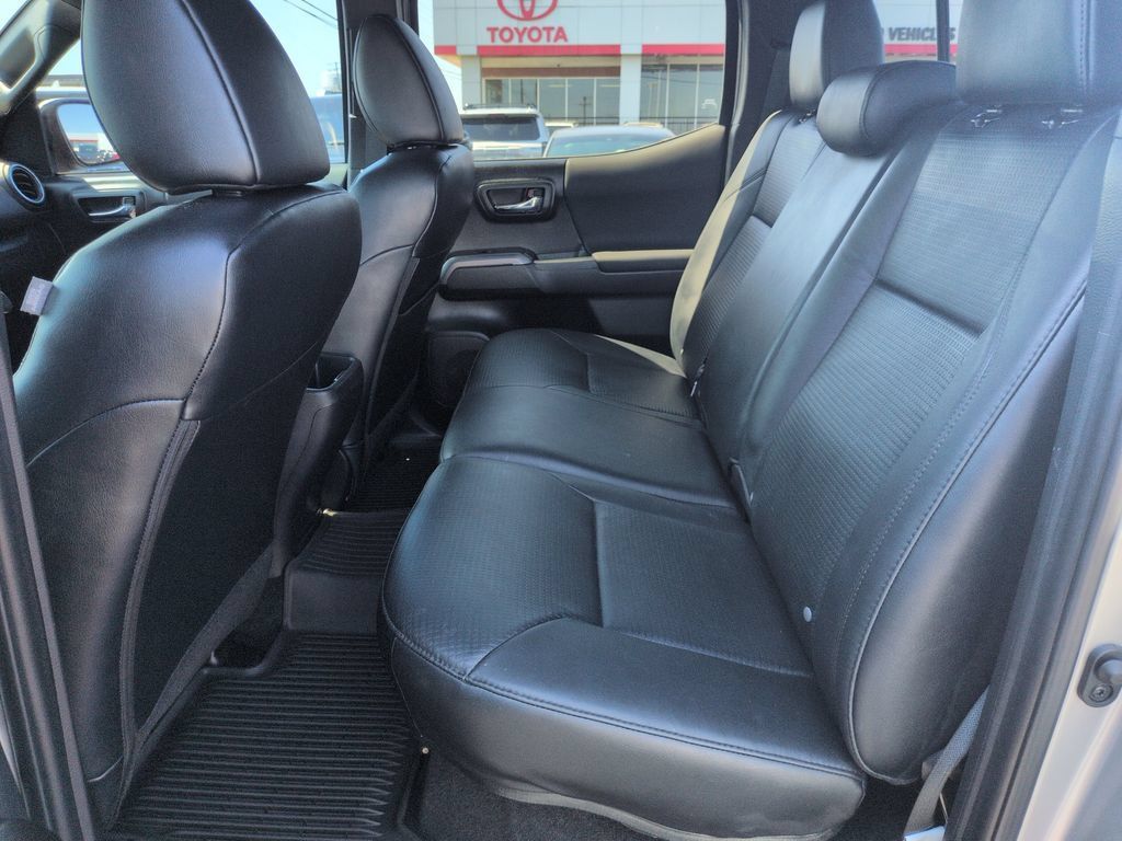 Used 2023 Toyota Tacoma TRD Off-Road w/ TRD Premium Off Road Package AWD/4WD image 25