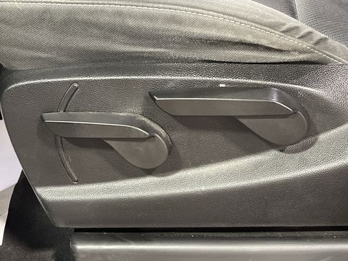 Used 2019 Chevrolet Silverado 1500 LT image 12