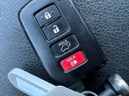 Used 2015 Toyota Highlander Limited w/ Driver Technology Package AWD/4WD image 26
