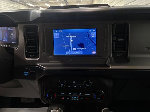 Used 2021 Ford Bronco Outer Banks image 18