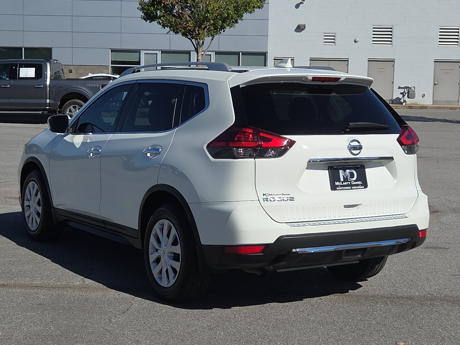 Used 2017 Nissan Rogue S w/ Appearance Package FWD image 4