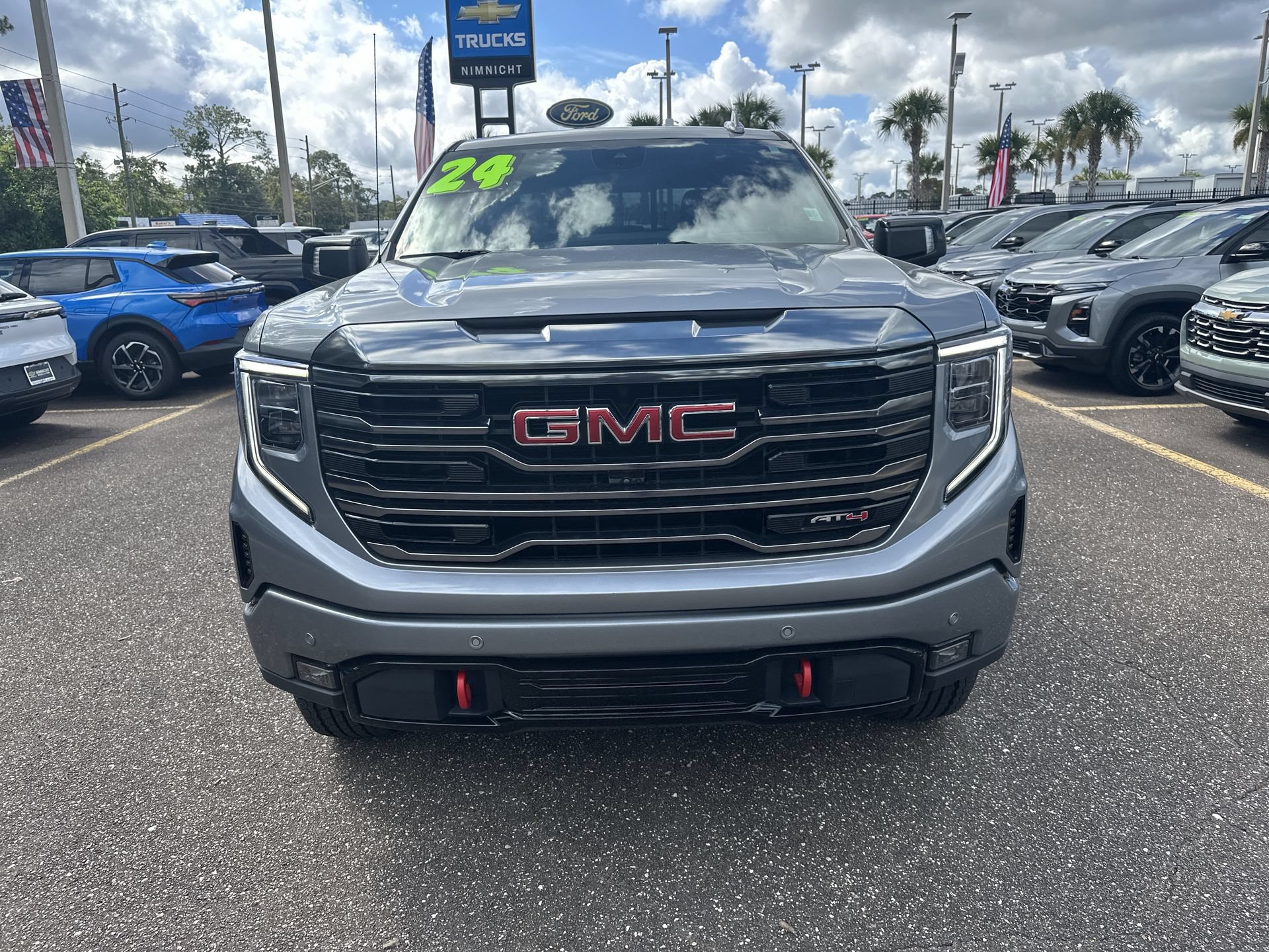 Used 2024 GMC Sierra 1500 AT4 w/ Technology Package AWD/4WD image 11