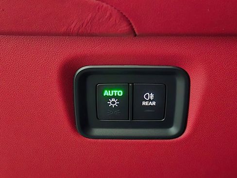 Certified 2025 Porsche Cayenne Coupe image 22