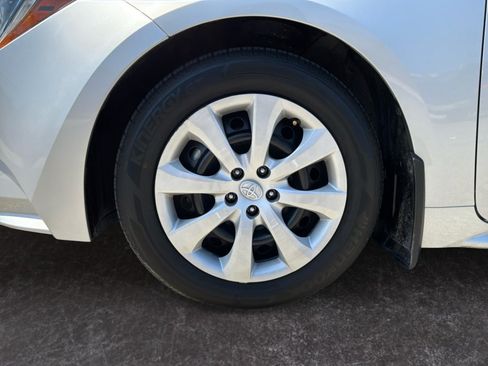 Used 2025 Toyota Corolla LE FWD image 9