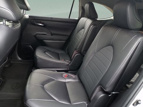 Used 2023 Toyota Highlander XLE image 26