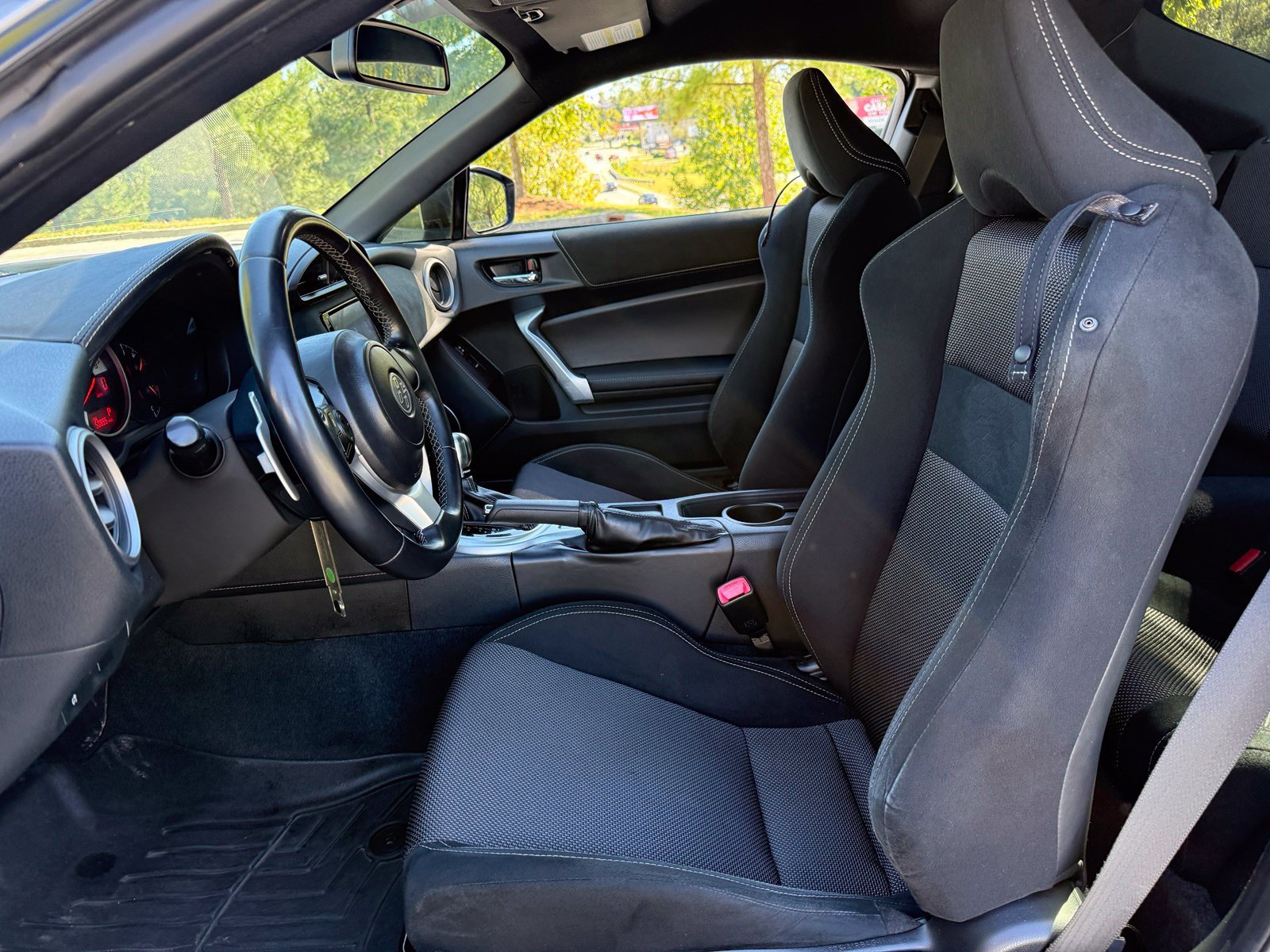 Used 2020 Toyota 86 RWD image 32