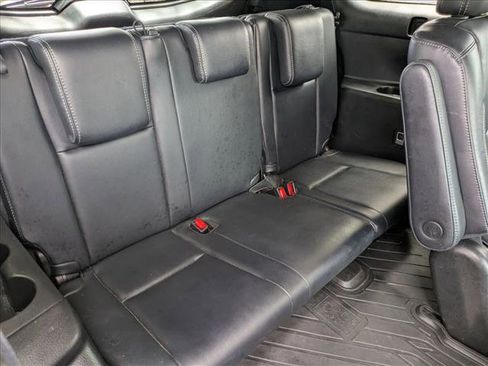 Used 2017 Toyota Highlander SE FWD image 18
