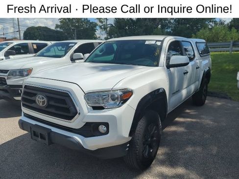 Used 2021 Toyota Tacoma SR5 AWD/4WD image 2