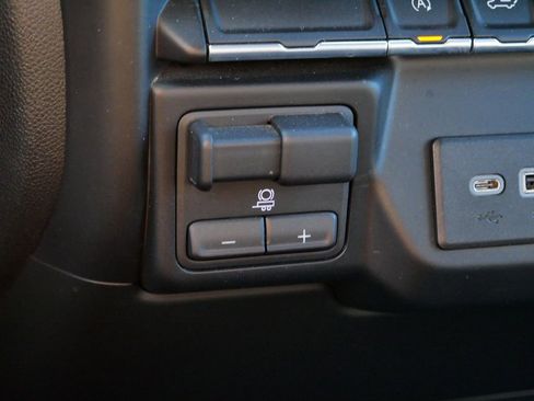 Used 2019 Chevrolet Silverado 1500 LT image 32