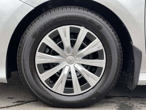 Used 2019 Toyota Camry LE image 7