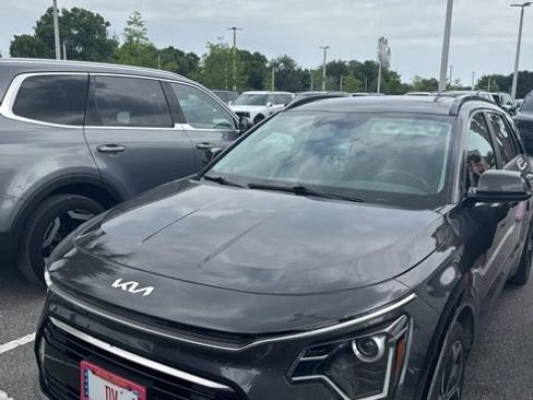 Used 2023 Kia Niro EX Touring FWD image 2
