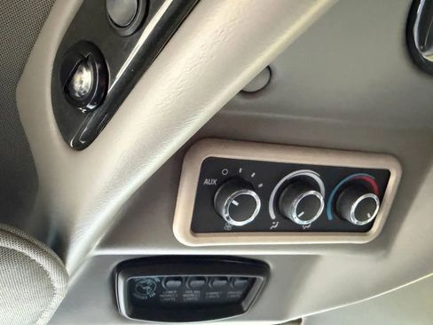 Used 2017 Chevrolet Express 2500 image 26