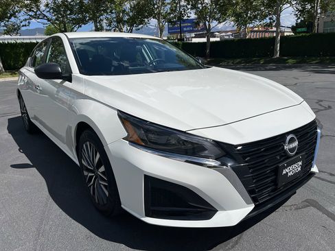 Used 2025 Nissan Altima 2.5 SV FWD image 5