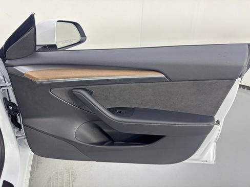 Used 2023 Tesla Model 3 Standard Range image 42