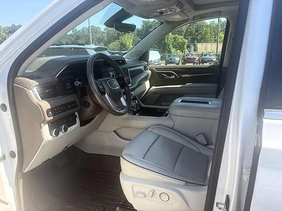 Used 2021 GMC Yukon XL Denali w/ Denali Premium Package AWD/4WD image 10