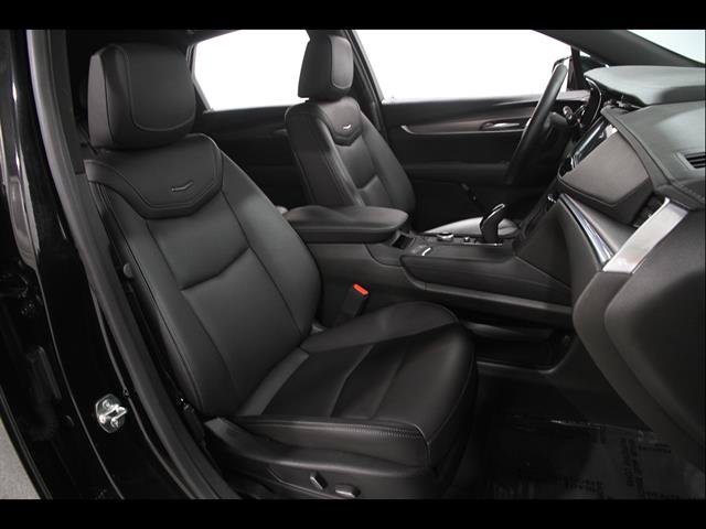 Certified 2025 Cadillac XT5 Luxury w/ LPO, Floor Liner Package AWD/4WD image 17