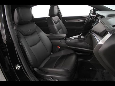 Certified 2025 Cadillac XT5 Luxury w/ LPO, Floor Liner Package AWD/4WD image 17