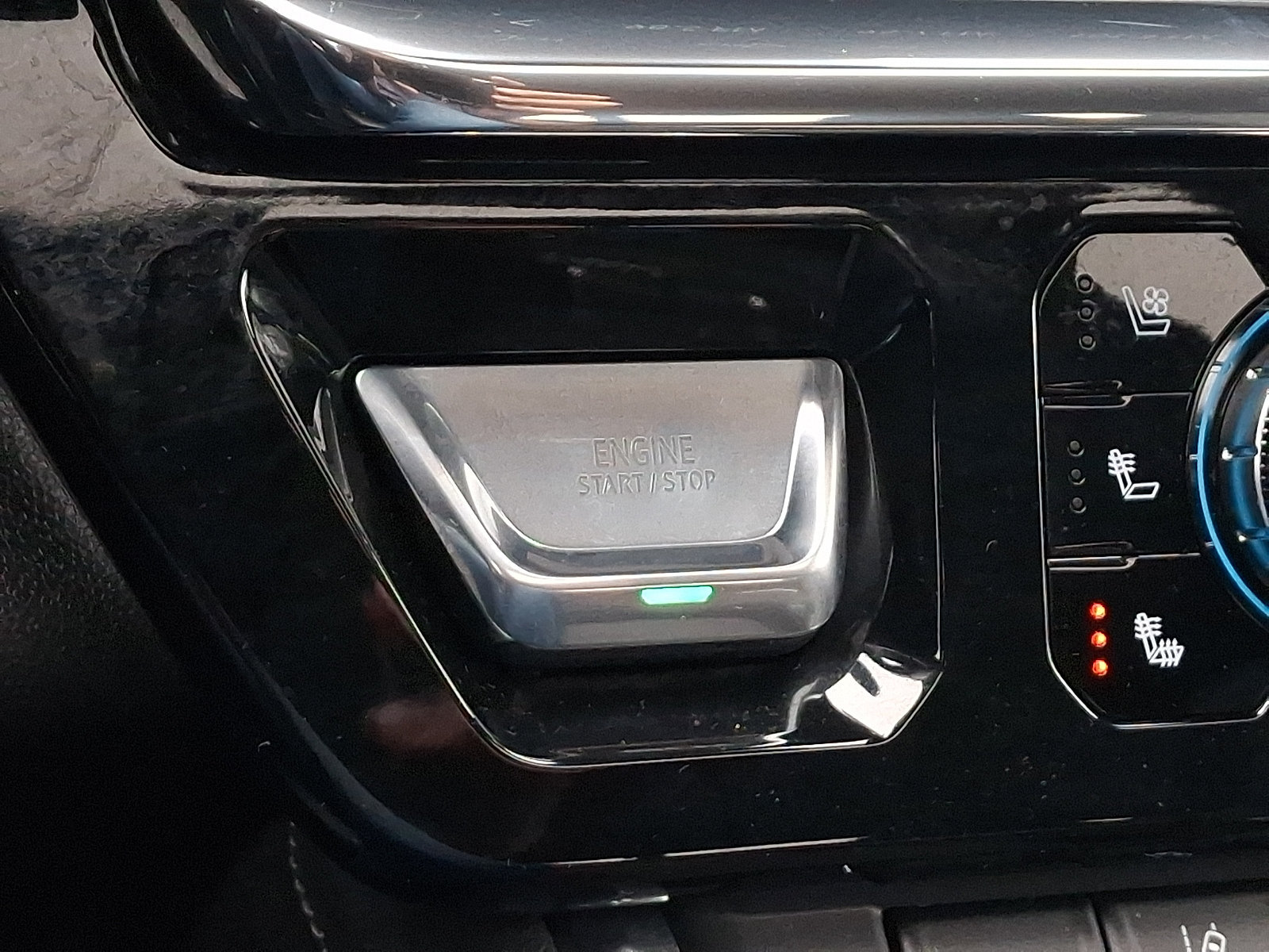 Used 2025 GMC Sierra 2500 Denali AWD/4WD image 24