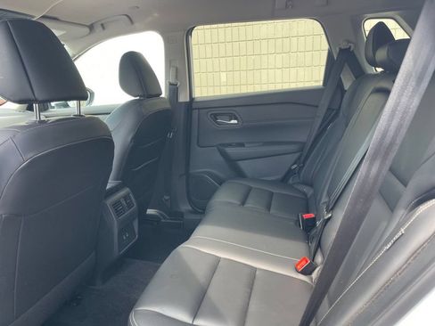 Used 2026 Nissan Rogue SL FWD image 10