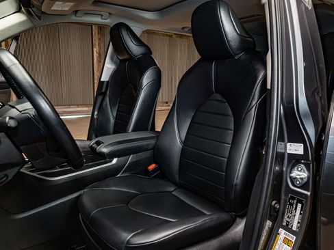 Used 2023 Toyota Highlander XLE image 19