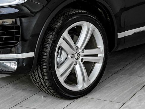 Used 2017 Volkswagen Touareg Executive AWD/4WD image 61