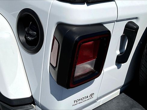 Used 2021 Jeep Wrangler Unlimited Sport image 20