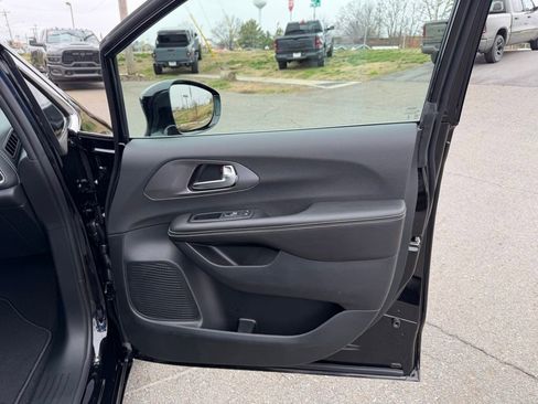 New 2026 Chrysler Pacifica Select image 29