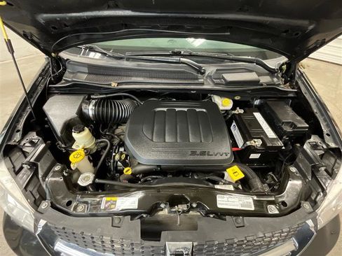 Used 2020 Dodge Grand Caravan SE image 25