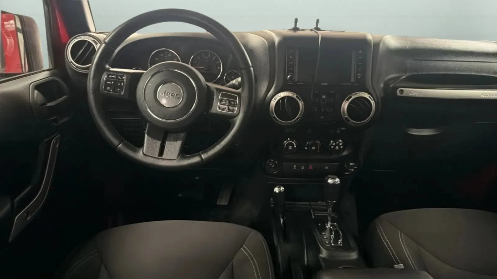 Used 2017 Jeep Wrangler Unlimited Rubicon w/ Connectivity Group AWD/4WD image 11