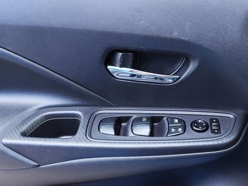 Used 2023 Nissan Versa SV image 40