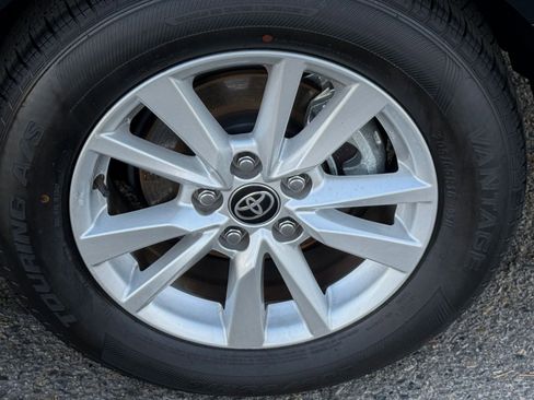 Used 2025 Toyota Camry LE image 30