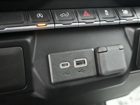 Used 2022 Chevrolet Silverado 1500 LT image 19