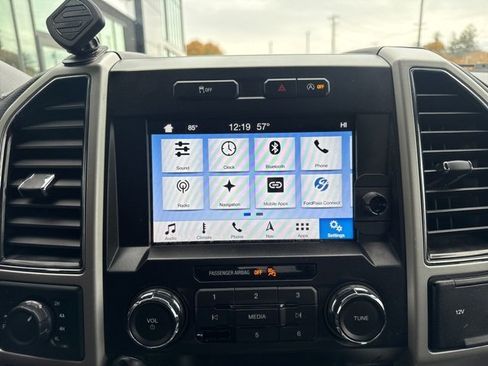 Used 2019 Ford F150 Lariat w/ Trailer Tow Package image 16