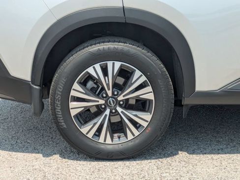 Used 2023 Nissan Rogue SV FWD image 11