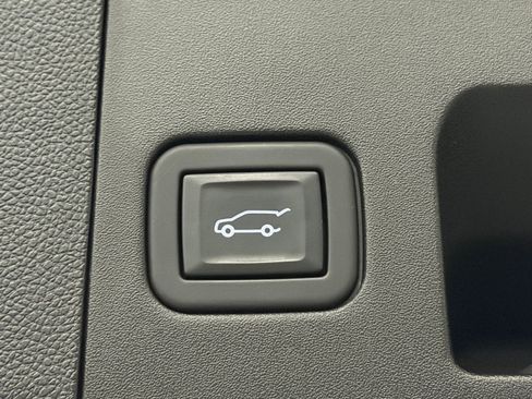 Used 2023 Cadillac XT4 Luxury image 16